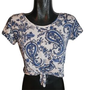 H&M Blue and White Floral Paisley Cropped Short Sleeve Top